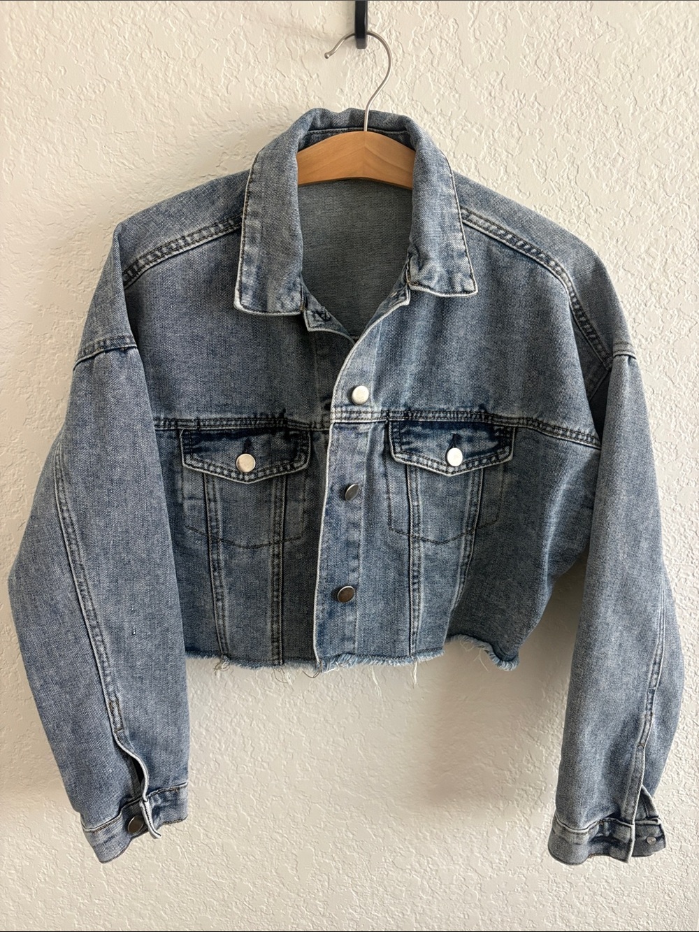 Cropped Light Blue Denim Jacket - Classic Button Front